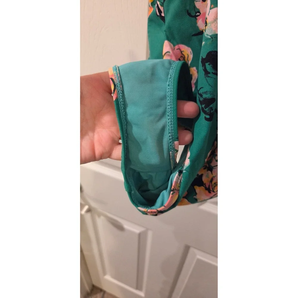 Nip Tuck Swim One Piece Swimsuit 6 Green Floral Ruched Multi Fit Cup